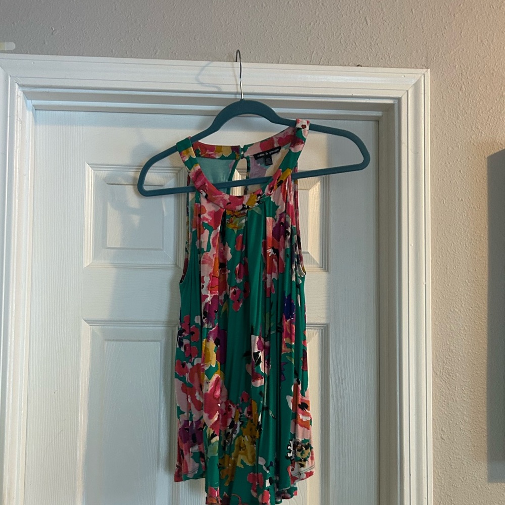 Green floral top